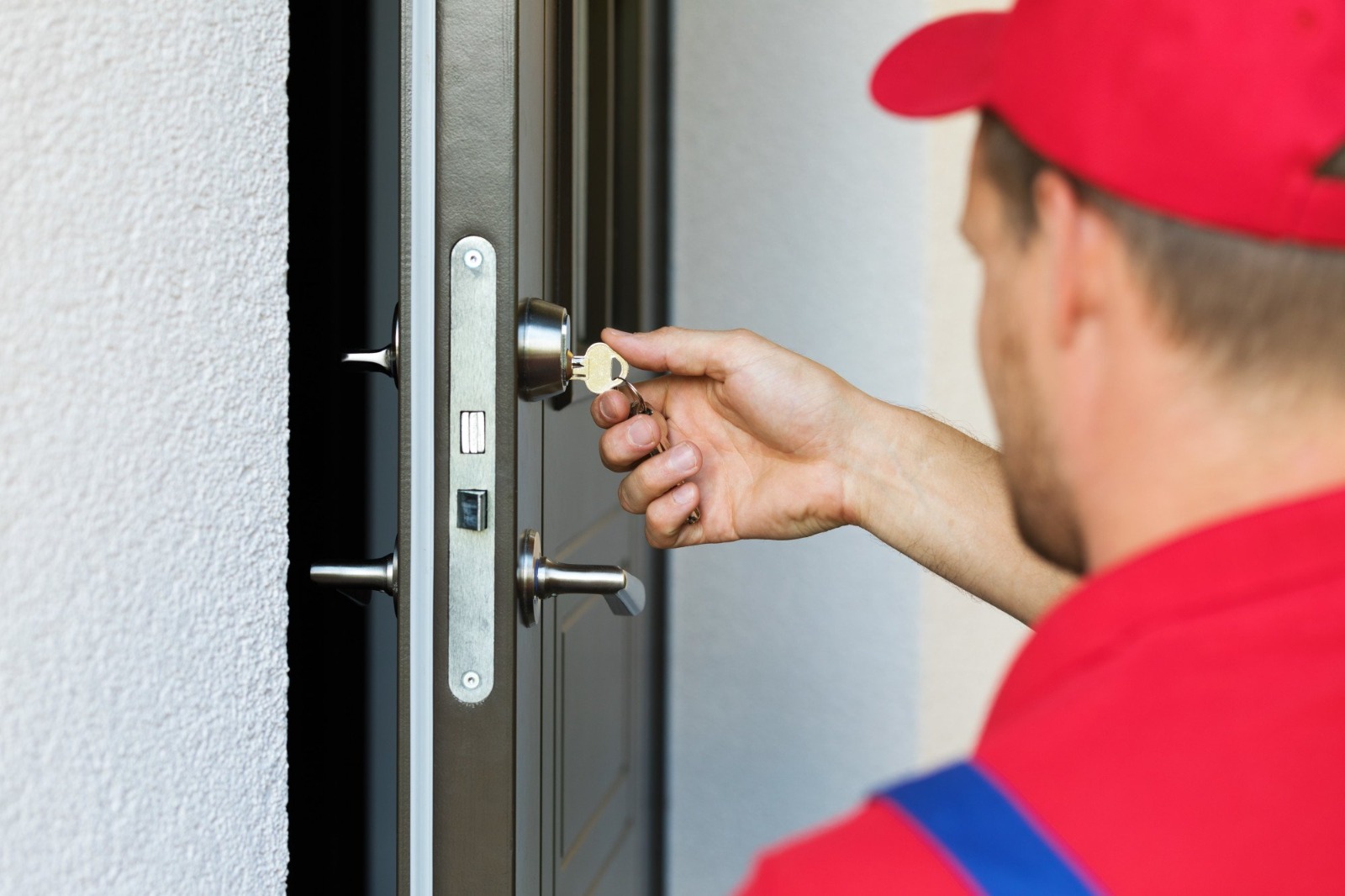 Unlocking Answers: When Should You Call a Residential Locksmith?